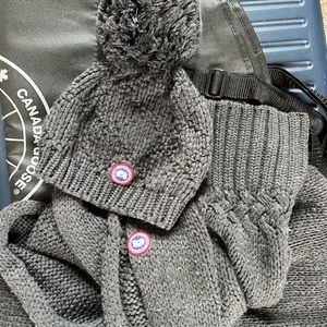 Hat and scarf Excellent condition